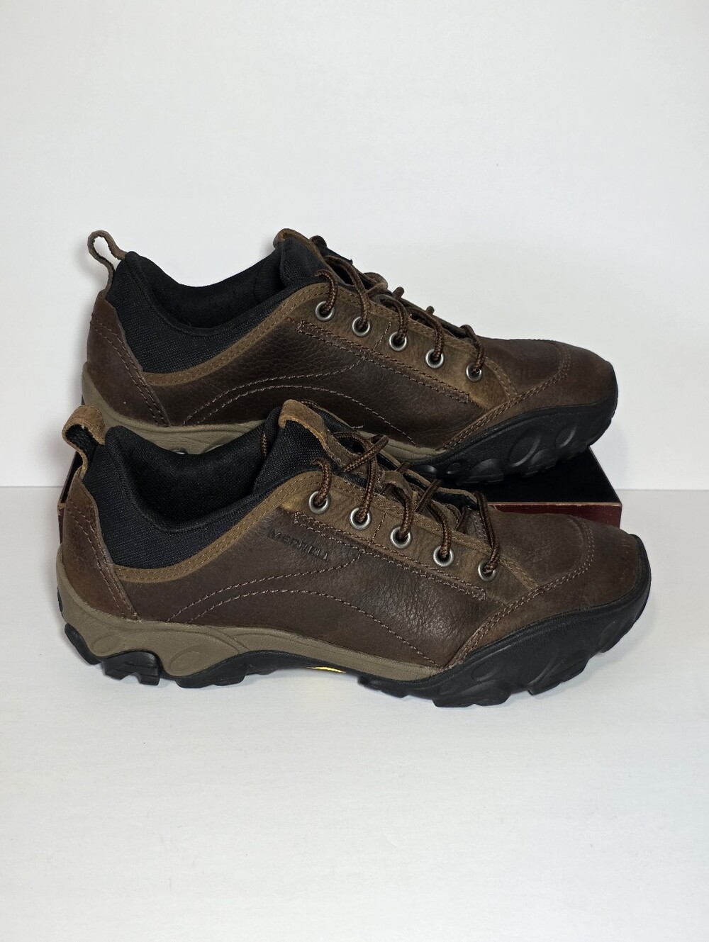Merrell Men's Size 9 Chameleon Low Leather Hiking Shoes Chocolate Brown Vibram
